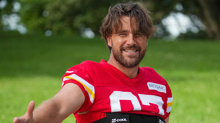 Jul 22, 2025; St. Joseph, MO, USA; Kansas City Chiefs tight end Travis Kelce (87) walks down the hill to the fields prior to training camp at Missouri Western State University. Mandatory Credit: Denny Medley-Imagn Images Jul 22, 2025; St. Joseph, MO, USA; Kansas City Chiefs tight end Travis Kelce (87) walks down the hill to the fields prior to training camp at Missouri Western State University. Mandatory Credit: Denny Medley-Imagn Images