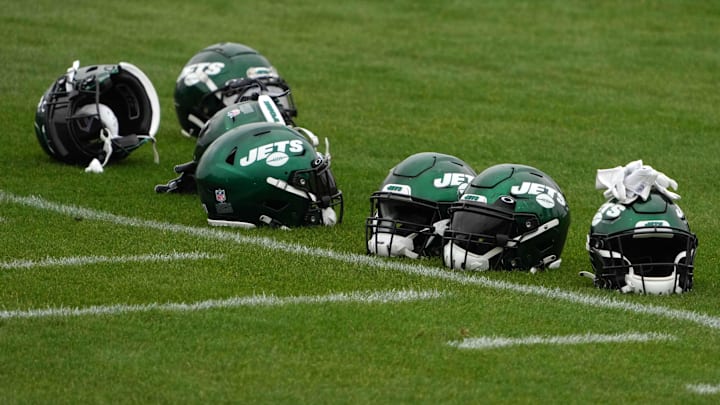 Oct 8, 2021; Ware, England, United Kingdom; New York Jets helmets are seen during a practice at the Manor Marriott Hotel and Country Club. Mandatory Credit: Kirby Lee-Imagn Images Oct 8, 2021; Ware, England, United Kingdom; New York Jets helmets are seen during a practice at the Manor Marriott Hotel and Country Club. Mandatory Credit: Kirby Lee-Imagn Images
