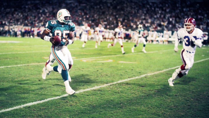 Mark Duper (85) in action against the Buffalo Bills at Dolphin Stadium in 1991.
