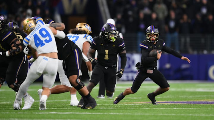 Huskies quarterback Demond Williams Jr. takes off against UCLA and has been named Big Ten Freshman of the Week. Huskies quarterback Demond Williams Jr. takes off against UCLA and has been named Big Ten Freshman of the Week.