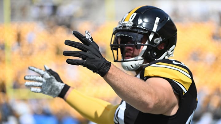 Sep 22, 2024; Pittsburgh, Pennsylvania, USA; Pittsburgh Steelers linebacker T.J. Watt (90) greets the fans before a game against the Los Angeles Chargers at Acrisure Stadium. Mandatory Credit: Barry Reeger-Imagn Images