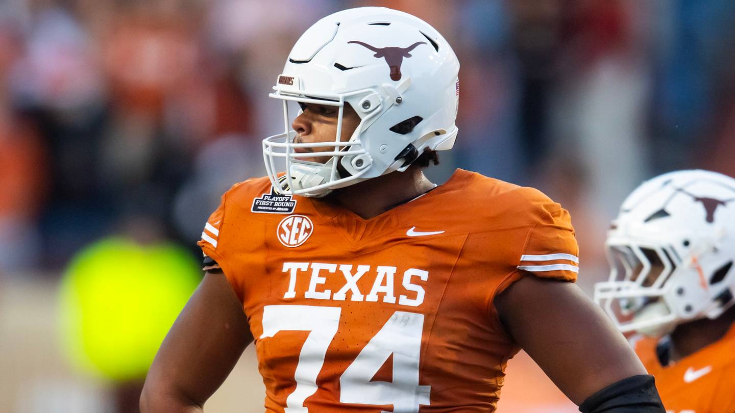 Texas Star OT Trevor Goosby Leaves Practice With Knee Injury