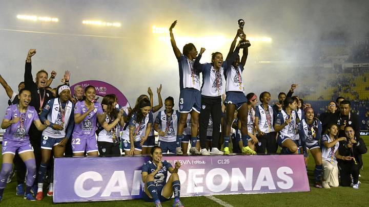 Pachuca celebra su primer título de Liga MX femenil. Pachuca celebra su primer título de Liga MX femenil.