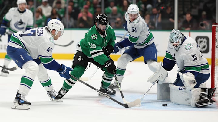 Vancouver Canucks v Dallas Stars