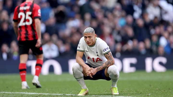 Richarlison teve gol anulado em mais uma derrota do Tottenham
