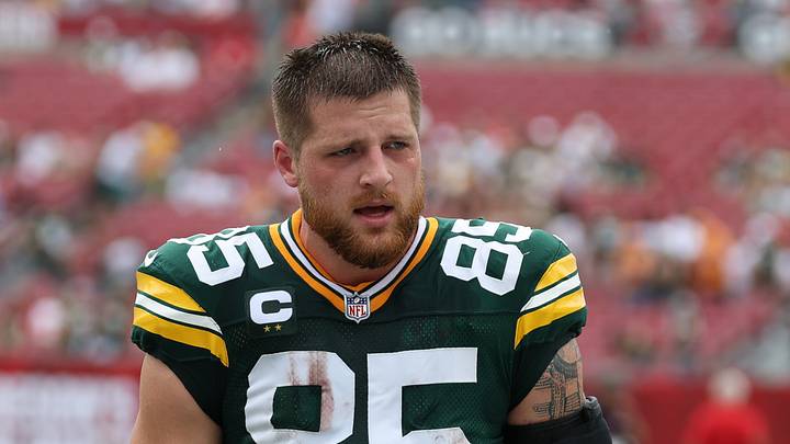 Green Bay Packers tight end Tucker Kraft (85) warms up