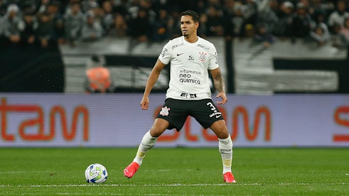 Lucas Veríssimo com o uniforme do Corinthians. Lucas Veríssimo com o uniforme do Corinthians.