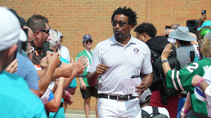 Aug 5, 2023; Canton, OH, USA; Cris Carter arrives on the red carpet for the 2023 Pro Football Hall of Fame Enshrinement at Tom Benson Hall of Fame Stadium. Mandatory Credit: Kirby Lee-Imagn Images Aug 5, 2023; Canton, OH, USA; Cris Carter arrives on the red carpet for the 2023 Pro Football Hall of Fame Enshrinement at Tom Benson Hall of Fame Stadium. Mandatory Credit: Kirby Lee-Imagn Images