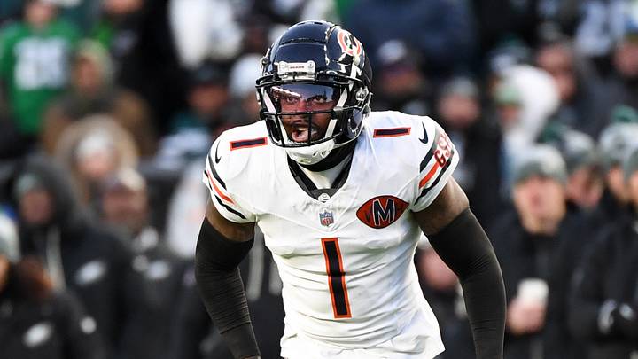 Chicago Bears CB Jaylon Johnson lines up against the Philadelphia Eagles. Mandatory Credit: Eric Hartline-Imagn Images Chicago Bears CB Jaylon Johnson lines up against the Philadelphia Eagles. Mandatory Credit: Eric Hartline-Imagn Images