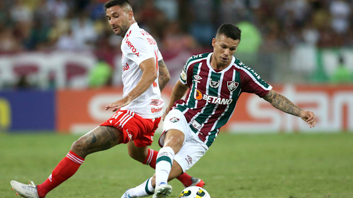 Lateral tem apenas 20 anos de idade