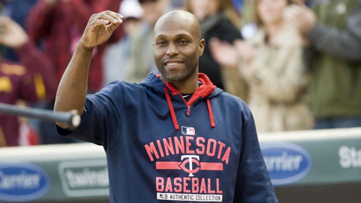 Oct 4, 2015; Minneapolis, MN, USA; Minnesota Twins right fielder Torii Hunter (48) salutes the fans during a video of his season accomplishments during the seventh inning stretch against the Kansas City Royals at Target Field. The Royals win 6-1 over the Twins. Mandatory Credit: Marilyn Indahl-Imagn Images Oct 4, 2015; Minneapolis, MN, USA; Minnesota Twins right fielder Torii Hunter (48) salutes the fans during a video of his season accomplishments during the seventh inning stretch against the Kansas City Royals at Target Field. The Royals win 6-1 over the Twins. Mandatory Credit: Marilyn Indahl-Imagn Images