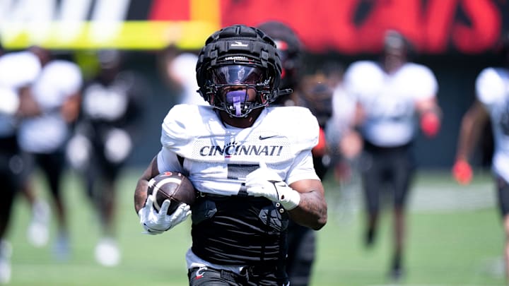 Cincinnati Bearcats running back Chance Williams (7) runs downfield during the Cincinnati Bearcats football spring practice at Nippert Stadium on Saturday, April 12, 2025. Cincinnati Bearcats running back Chance Williams (7) runs downfield during the Cincinnati Bearcats football spring practice at Nippert Stadium on Saturday, April 12, 2025.