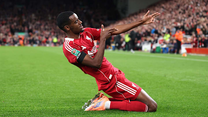 Alexander Isak abriu caminho para vitória do Liverpool