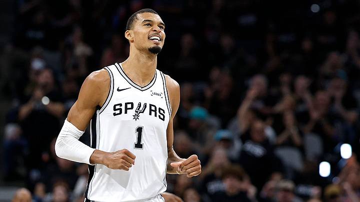 Victor Wembanyama ya sabe lo que es ganar una serie de Playoffs. Victor Wembanyama ya sabe lo que es ganar una serie de Playoffs.
