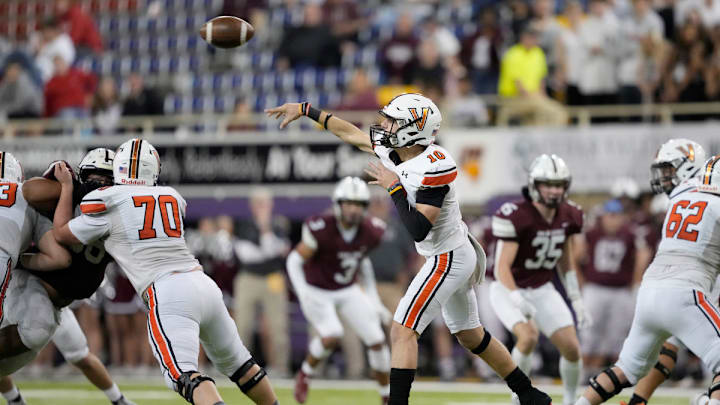 Valley vs. Dowling in the Iowa high school football IHSAA Class 5A semifinal in Cedar Falls.