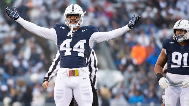 Tampa Bay opens their draft by taking Chop Robinson, DE, Penn State with the 26th pick