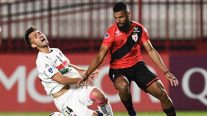 Volante deixa o Bahia para assinar com o Santos até dezembro de 2024