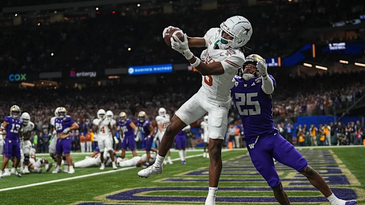 Texas Longhorns wide receiver Adonai Mitchell (5) makes a touchdown catch over Washington cornerback