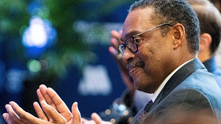 Junior Bridgeman claps during the announcement that he is building a Manna Beverages and ventures facility in Montgomery, Ala., during a ceremony in Montgomery on Tuesday October 18, 2022.
Manna09 Junior Bridgeman claps during the announcement that he is building a Manna Beverages and ventures facility in Montgomery, Ala., during a ceremony in Montgomery on Tuesday October 18, 2022.
Manna09