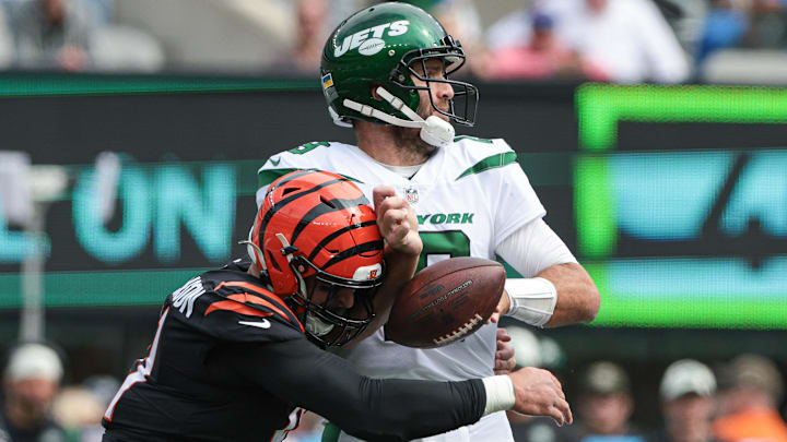 Sep 25, 2022; East Rutherford, New Jersey, USA; Cincinnati Bengals defensive end Trey Hendrickson (91) forces a fumble by New York Jets quarterback Joe Flacco (19) during the first half at MetLife Stadium. Mandatory Credit: Vincent Carchietta-Imagn Images