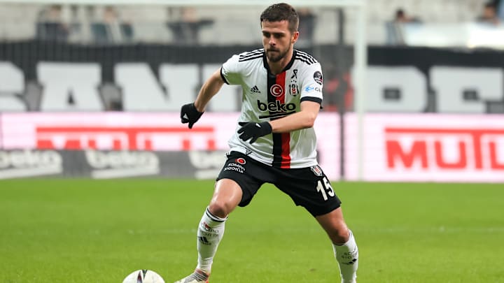 Miralem Pjanic est pisté par l'OL