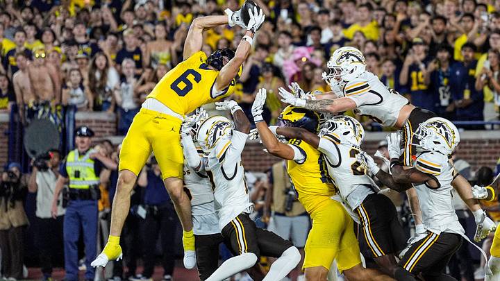 Michigan wide receiver JJ Buchanan (6) Michigan wide receiver JJ Buchanan (6)