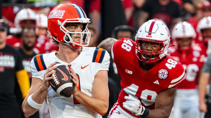 Sep 20, 2024; Lincoln, Nebraska, USA; Illinois Fighting Illini quarterback Luke Altmyer (9) drops to throw against Nebraska Cornhuskers linebacker MJ Sherman (48) during the first quarter at Memorial Stadium.