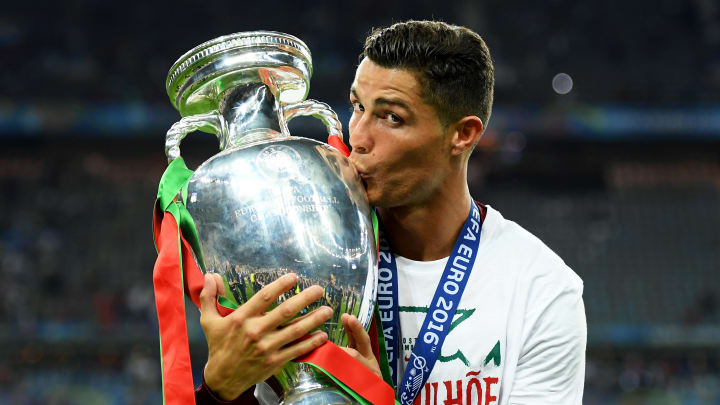 Cristiano Ronaldo a remporté l'Euro et la Ligue des Champions en 2016 Cristiano Ronaldo a remporté l'Euro et la Ligue des Champions en 2016