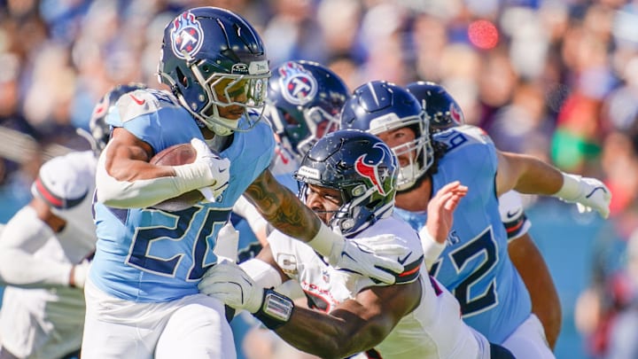 Tennessee Titans running back Tony Pollard (20)