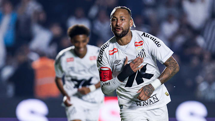 Neymar ainda não definiu se vai continuar no Santos Neymar ainda não definiu se vai continuar no Santos