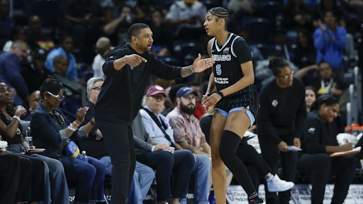 Aug 19, 2025; Chicago, Illinois, USA; Chicago Sky head coach Tyler Marsh talks to forward Angel Reese (5) during the second half of a WNBA game against the Seattle Storm at Wintrust Arena. Mandatory Credit: Kamil Krzaczynski-Imagn Images Aug 19, 2025; Chicago, Illinois, USA; Chicago Sky head coach Tyler Marsh talks to forward Angel Reese (5) during the second half of a WNBA game against the Seattle Storm at Wintrust Arena. Mandatory Credit: Kamil Krzaczynski-Imagn Images