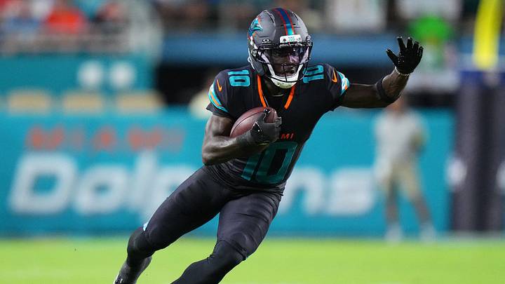 Sep 29, 2025; Miami Gardens, Florida, USA; Miami Dolphins wide receiver Tyreek Hill (10) makes a catch against the New York Jets during the first half at Hard Rock Stadium. Mandatory Credit: Rich Storry-Imagn Images Sep 29, 2025; Miami Gardens, Florida, USA; Miami Dolphins wide receiver Tyreek Hill (10) makes a catch against the New York Jets during the first half at Hard Rock Stadium. Mandatory Credit: Rich Storry-Imagn Images