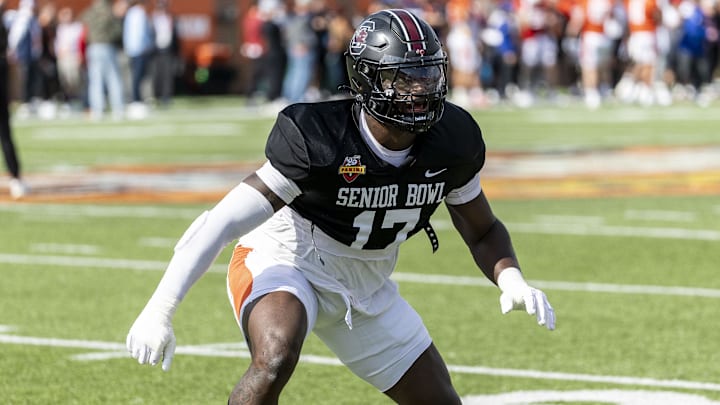 Jan 29, 2025; Mobile, AL, USA; American team linebacker Demetrius Knight II of South Carolina (17) works in drills during Senior Bowl practice for the National team at Hancock Whitney Stadium. Mandatory Credit: Vasha Hunt-Imagn Images Jan 29, 2025; Mobile, AL, USA; American team linebacker Demetrius Knight II of South Carolina (17) works in drills during Senior Bowl practice for the National team at Hancock Whitney Stadium. Mandatory Credit: Vasha Hunt-Imagn Images