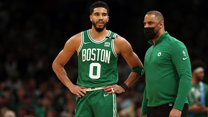 Los Celtics perdieron por dos puntos el tercer juego de la serie ante los Bucks 