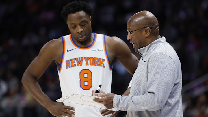Jan 5, 2026; Detroit, Michigan, USA; New York Knicks head coach Mike Brown talks to forward Og Anunoby (8) in the first half against the Detroit Pistons at Little Caesars Arena. Jan 5, 2026; Detroit, Michigan, USA; New York Knicks head coach Mike Brown talks to forward Og Anunoby (8) in the first half against the Detroit Pistons at Little Caesars Arena.