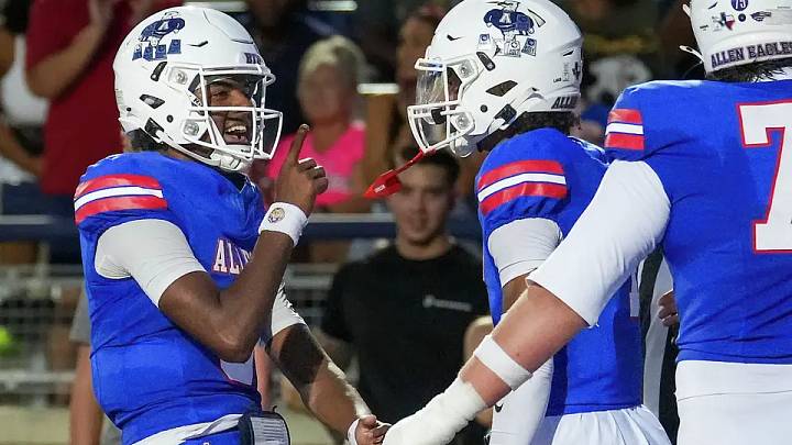Allen quarterback Ty Snell (left) Allen quarterback Ty Snell (left)