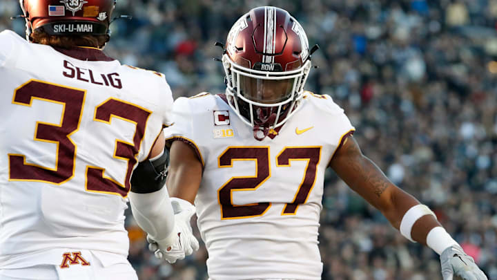 Minnesota Golden Gophers linebacker Ryan Selig (33) and Minnesota Golden Gophers defensive back Minnesota Golden Gophers linebacker Ryan Selig (33) and Minnesota Golden Gophers defensive back