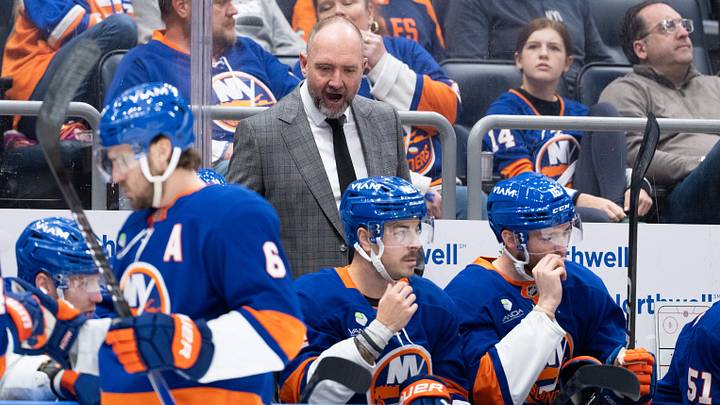 New York Islanders head coach Peter DeBoer speaks to his team prior to their game against the Montréal Canadiens at UBS Arena. Mandatory Credit: Alexander Wohl-Imagn Images New York Islanders head coach Peter DeBoer speaks to his team prior to their game against the Montréal Canadiens at UBS Arena. Mandatory Credit: Alexander Wohl-Imagn Images