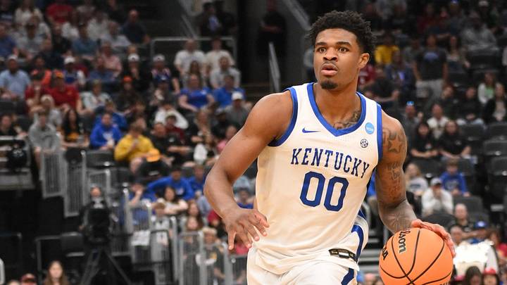 Mar 20, 2026; St. Louis, MO, USA; Kentucky Wildcats guard Otega Oweh (00) brings the ball upcourt against the Santa Clara Broncos during the second half of a first round game of the men's 2026 NCAA Tournament at Enterprise Center. Mandatory Credit: Jeff Curry-Imagn Images