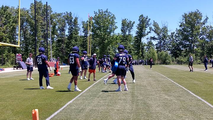 Offensive linemen go through pad drills at the second day of Bears OTAs.