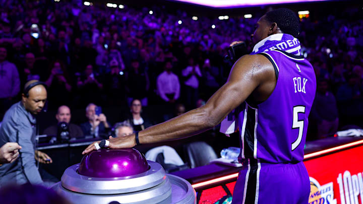 Jan 22, 2025; Sacramento, California, USA; Sacramento Kings guard De'Aaron Fox (5) lights the beam in celebration of their victory against the Golden State Warriors at Golden 1 Center. Mandatory Credit: Sergio Estrada-Imagn Images