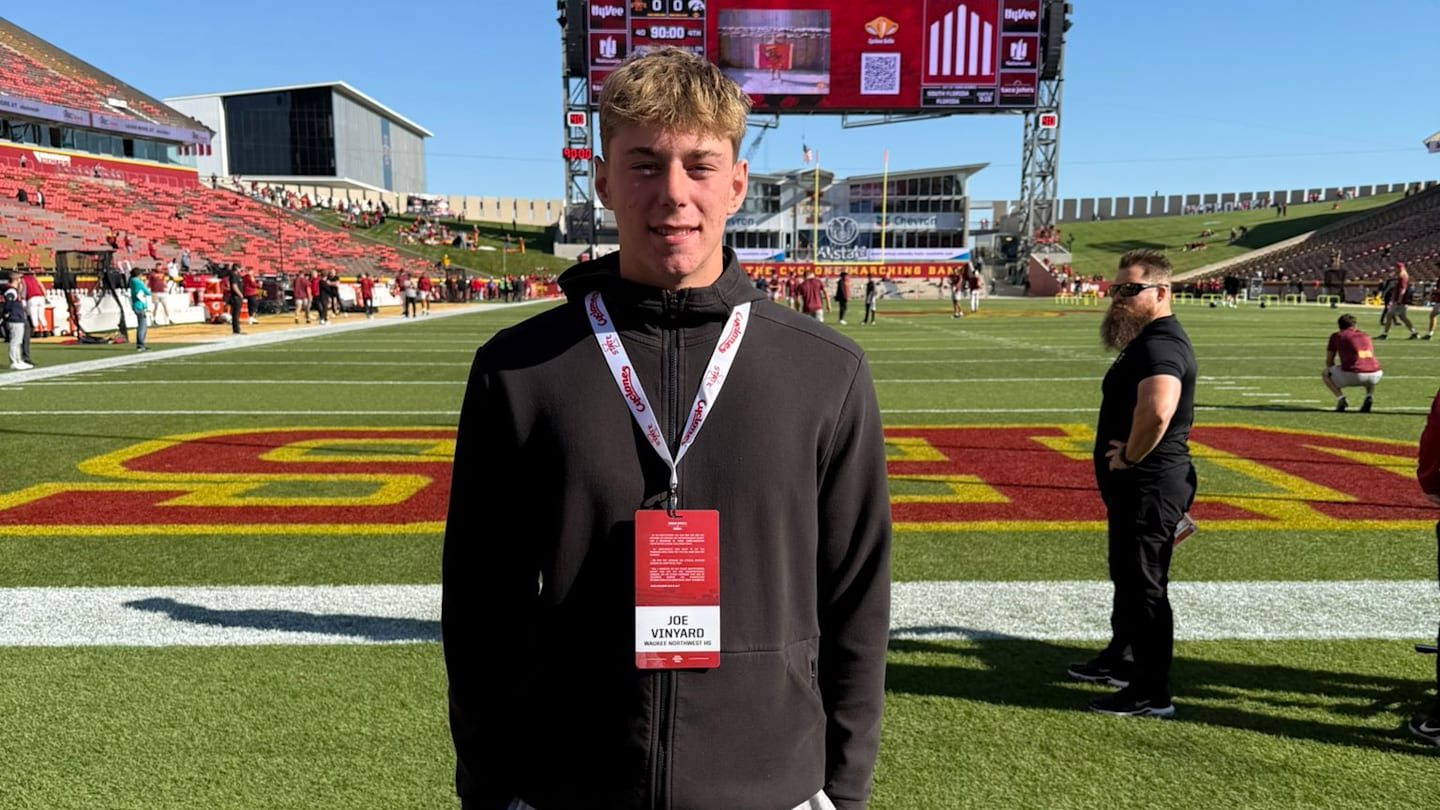 Top Iowa High School Football Prospect Staying In-State For College