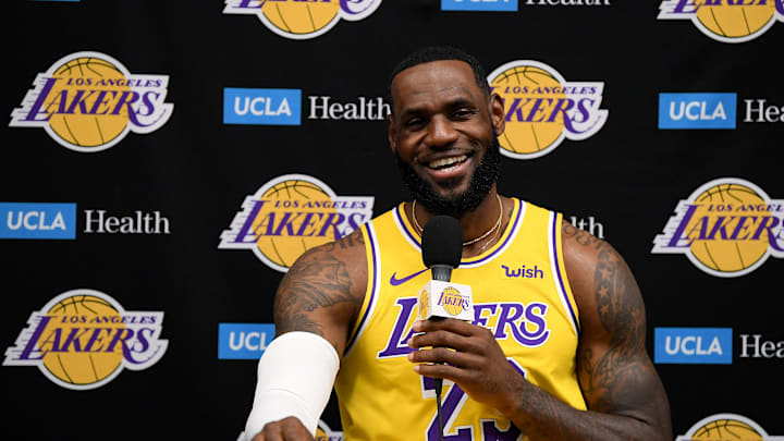 LeBron James habló este lunes con la prensa