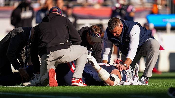 Oct 18, 2026; Foxborough, Massachusetts, USA; New England Patriots head coach Mike Vrabel on the field after center Ben Brown (77) is injured after a play against the New York Jets in the second half at Gillette Stadium. Mandatory Credit: David Butler II-Imagn Images Oct 18, 2026; Foxborough, Massachusetts, USA; New England Patriots head coach Mike Vrabel on the field after center Ben Brown (77) is injured after a play against the New York Jets in the second half at Gillette Stadium. Mandatory Credit: David Butler II-Imagn Images