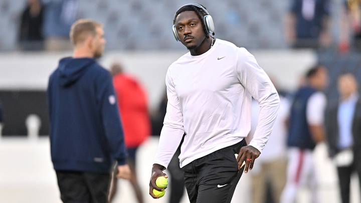 New England Patriots wide receiver A.J. Brown (1) warms up prior to the game against the Chicago Bears at Soldier Field. Mandatory Credit: Patrick Gorski-Imagn Images New England Patriots wide receiver A.J. Brown (1) warms up prior to the game against the Chicago Bears at Soldier Field. Mandatory Credit: Patrick Gorski-Imagn Images