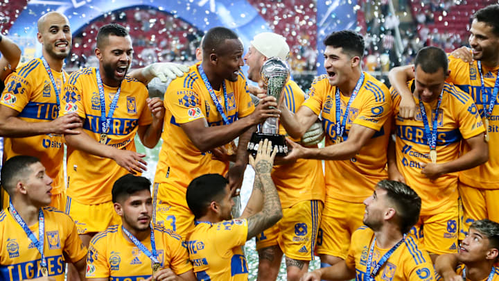 Jugadores de Tigres celebran el título del futbol mexicano.