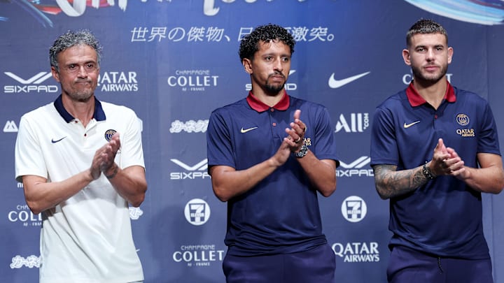 El técnico Luis Enrique, Marquinhos y Lucas Hernández en la conferencia del Tour por Japón 2023.