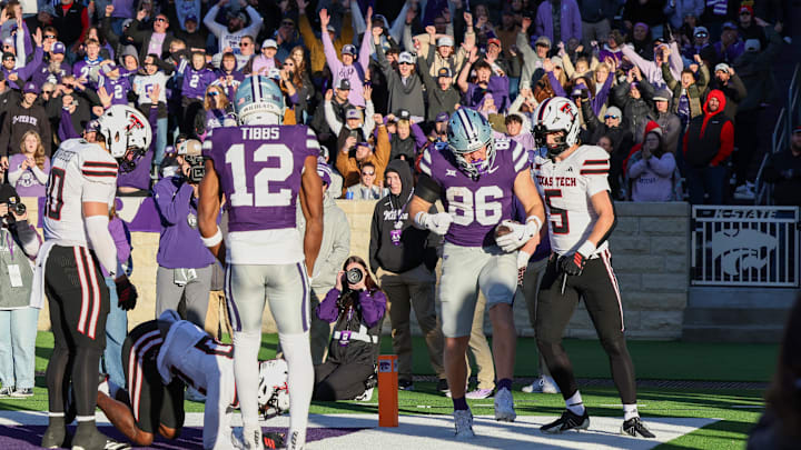 Kansas State Wildcats tight end Garrett Oakley (86) celebrates after scoring a touchdown against the Texas Tech Red Raiders at Bill Snyder Family Football Stadium. 