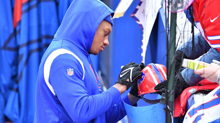 Buffalo Bills linebacker Tremaine Edmunds signs autographs before playing against the Miami Dolphins.