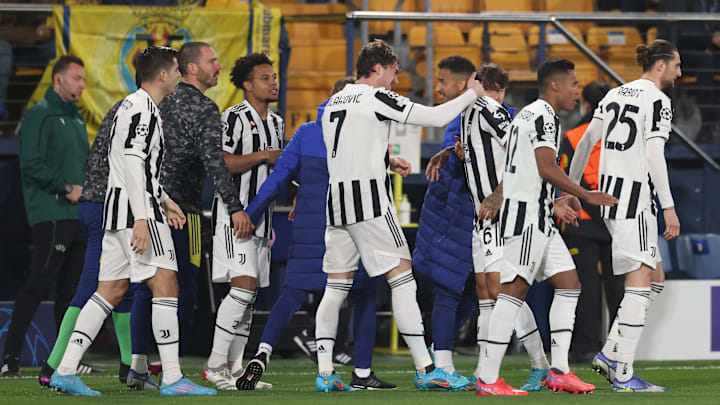 La Juventus festeggia il gol di Vlahovic